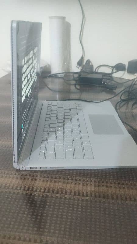 Surface Book 1 Ci5 6th G 8/256  Non Touch  1Gb Nvidia 6