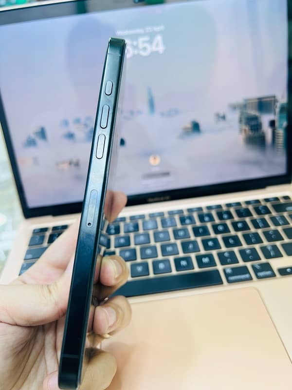 16 Pro Max 256 GB Non PTA Black 1