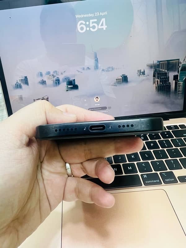 16 Pro Max 256 GB Non PTA Black 2