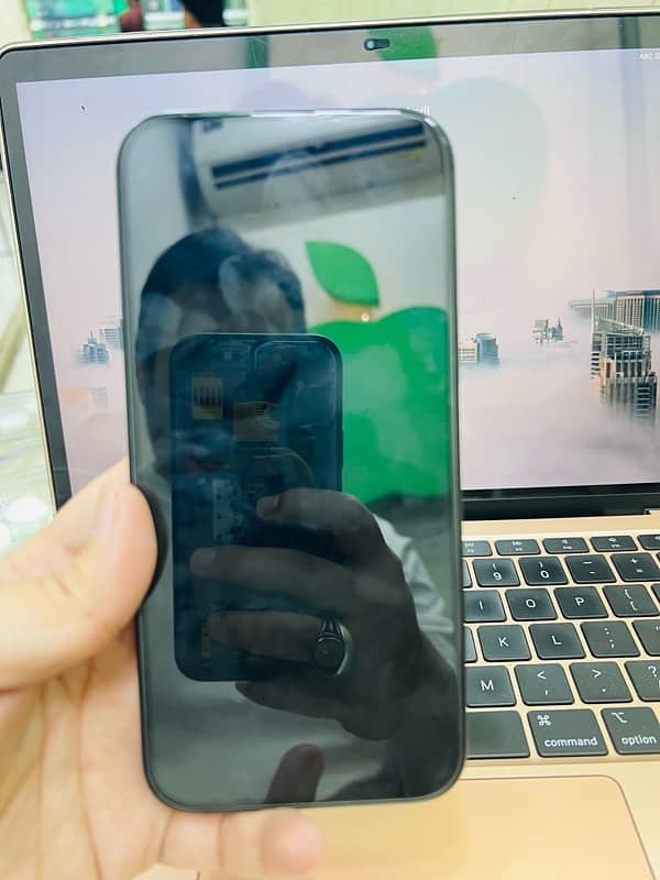 16 Pro Max 256 GB Non PTA Black 5