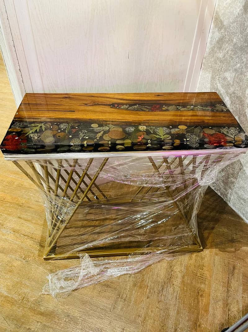 Handcrafted Resin Wooden Side Table – Unique Design 6