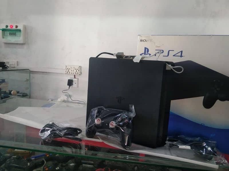 PS4 SLIM 1TB JAILBREAK WITH 13 GAMES 16