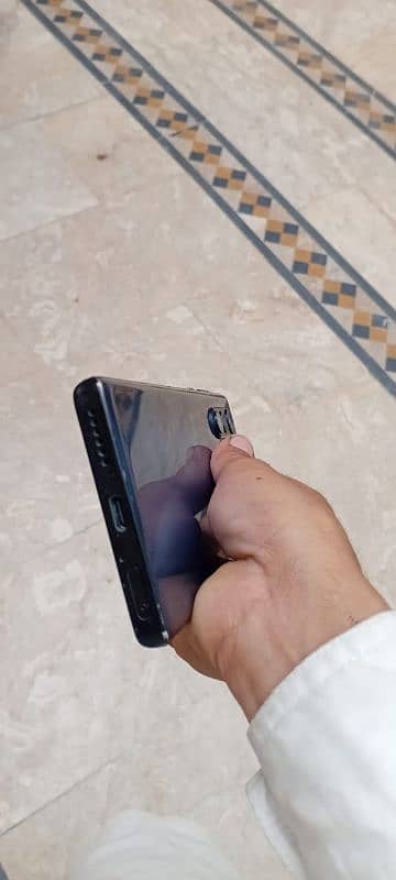 Motorola Edge Plus 7