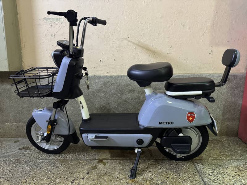 Urgent Sale YADEA Metro Electric Mini Scooter 0
