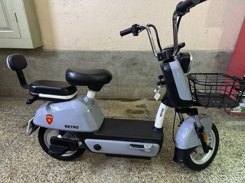 Urgent Sale YADEA Metro Electric Mini Scooter 1