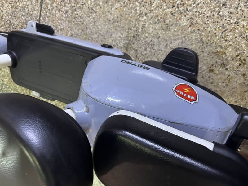 Urgent Sale YADEA Metro Electric Mini Scooter 4