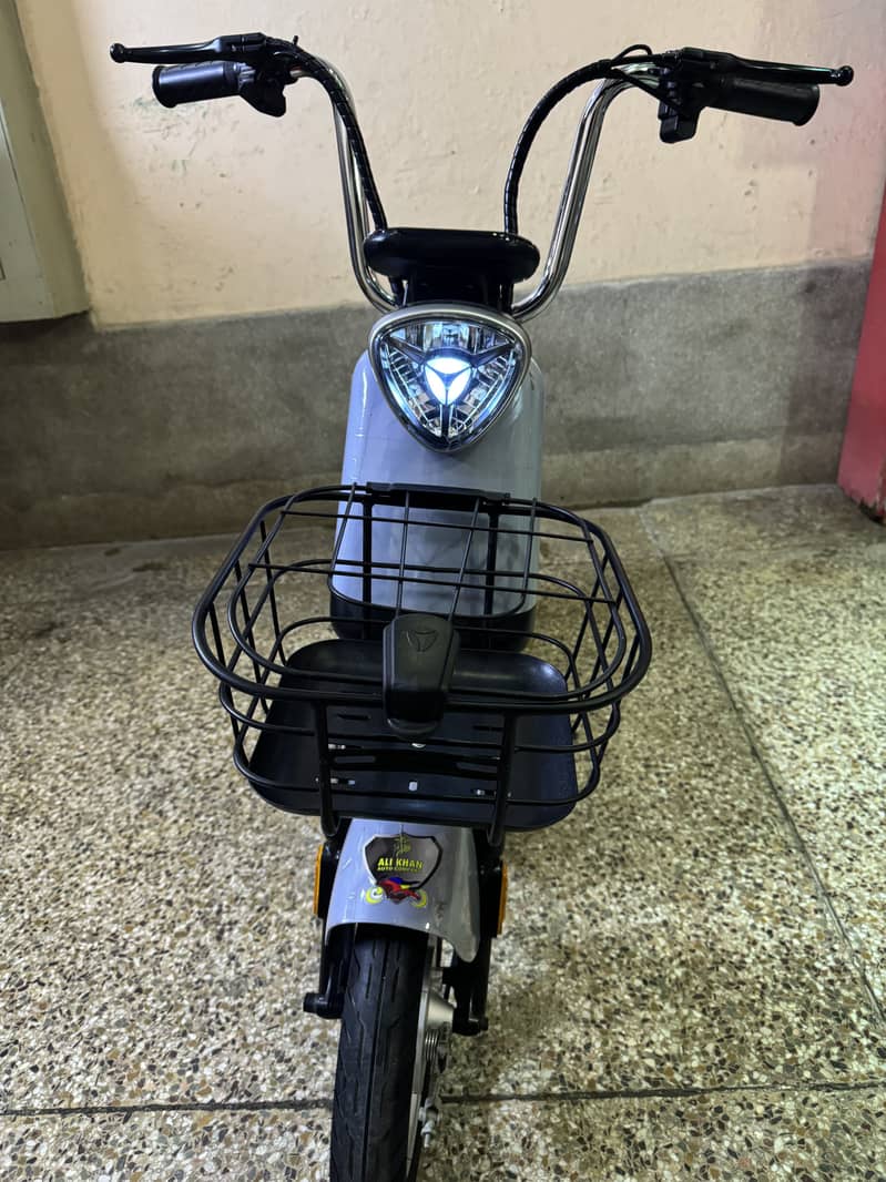 Urgent Sale YADEA Metro Electric Mini Scooter 6