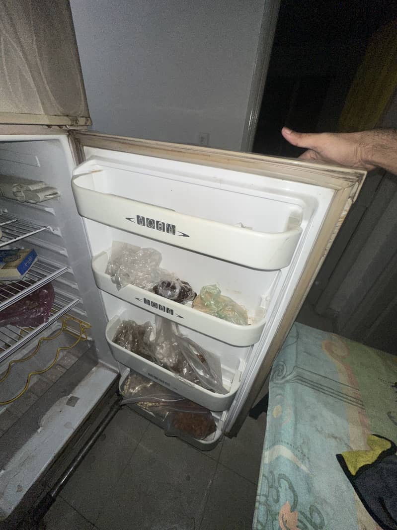 Dawlance Fridge Model 9188 for sale (Full Size) 4