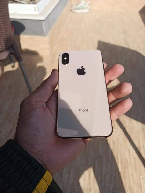 iphone Xs factory unlocked with box 0