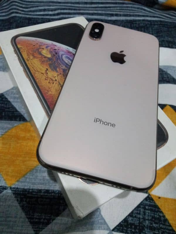 iphone Xs factory unlocked with box 1