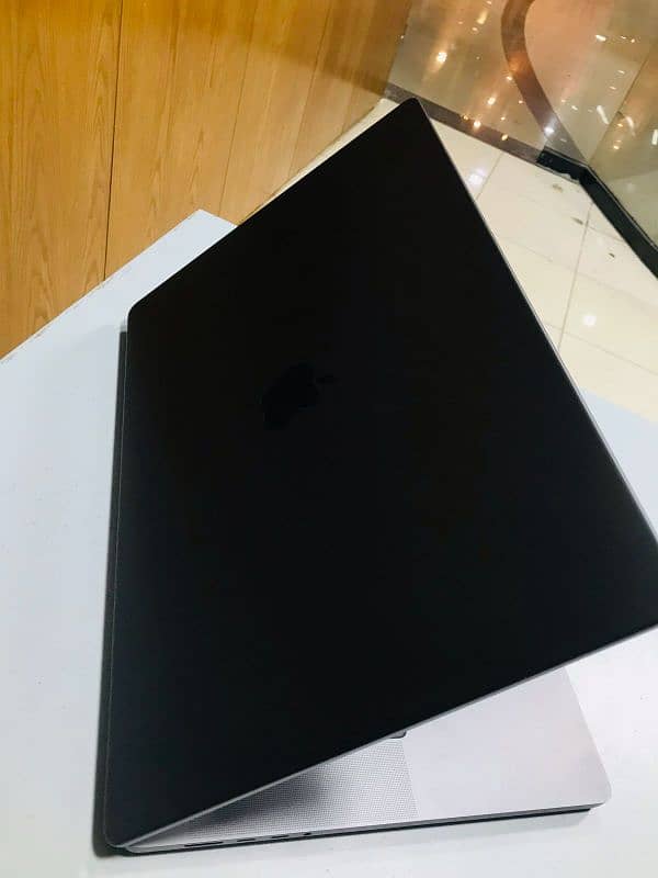 Macbook Pro M3 16" 3