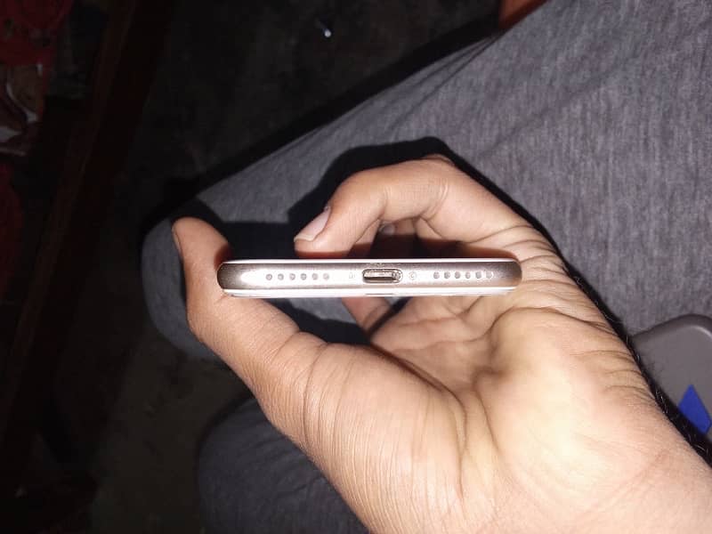 iPhone 7 Non PTA 128gb 4