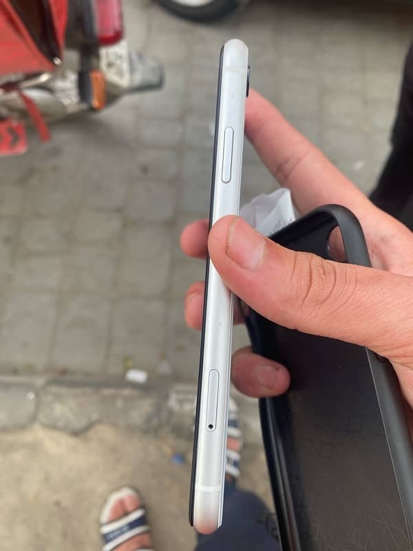 iPhone XR PTA 64Gb 2