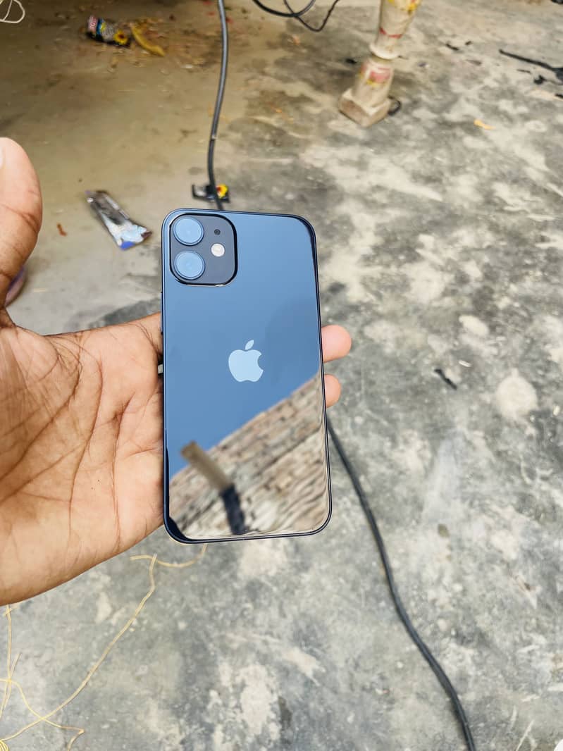 iPhone 12 mini 0