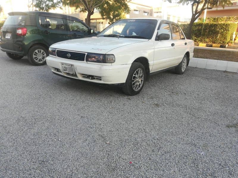 Nissan sunny Ex saloon Genvion condition 0