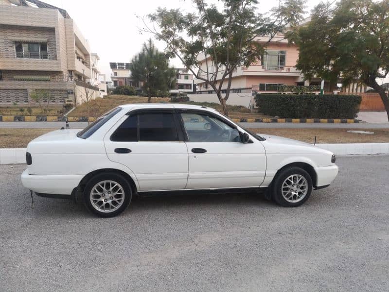 Nissan sunny Ex saloon Genvion condition 3
