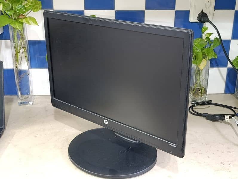 HP monitor 720p LCD 0