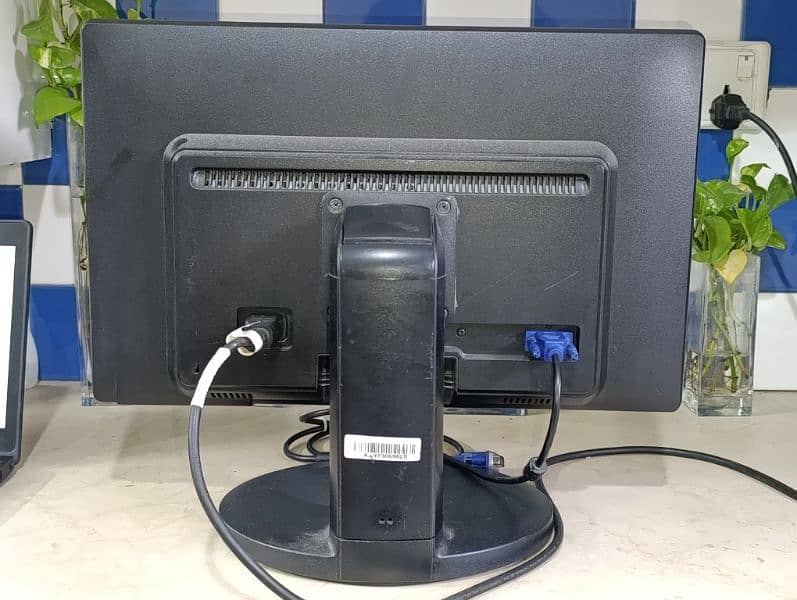 HP monitor 720p LCD 5