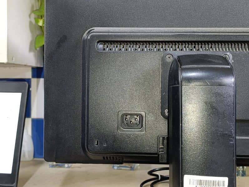 HP monitor 720p LCD 6