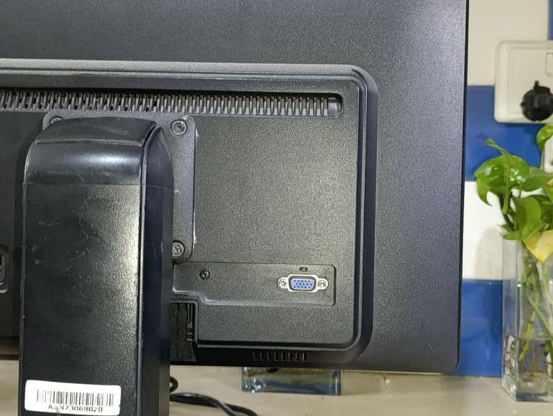 HP monitor 720p LCD 7