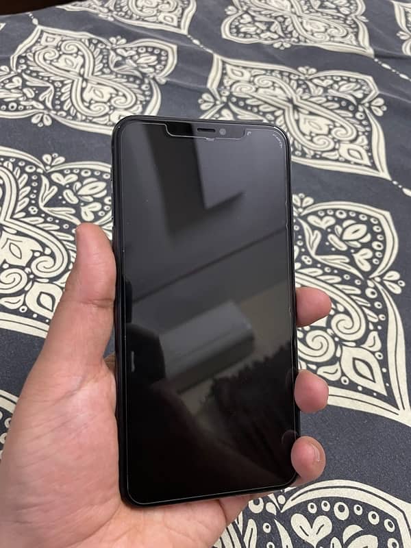 Iphone 11 pro Max 4