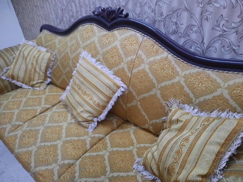 5 seater sofa set with tabel 1