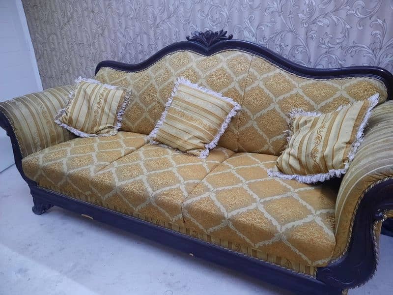 5 seater sofa set with tabel 2
