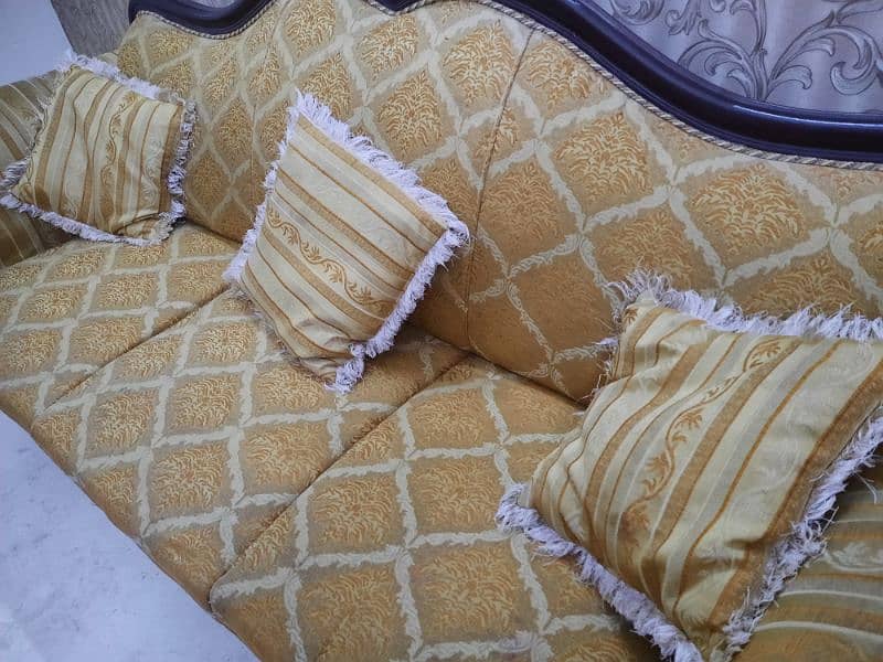 5 seater sofa set with tabel 3