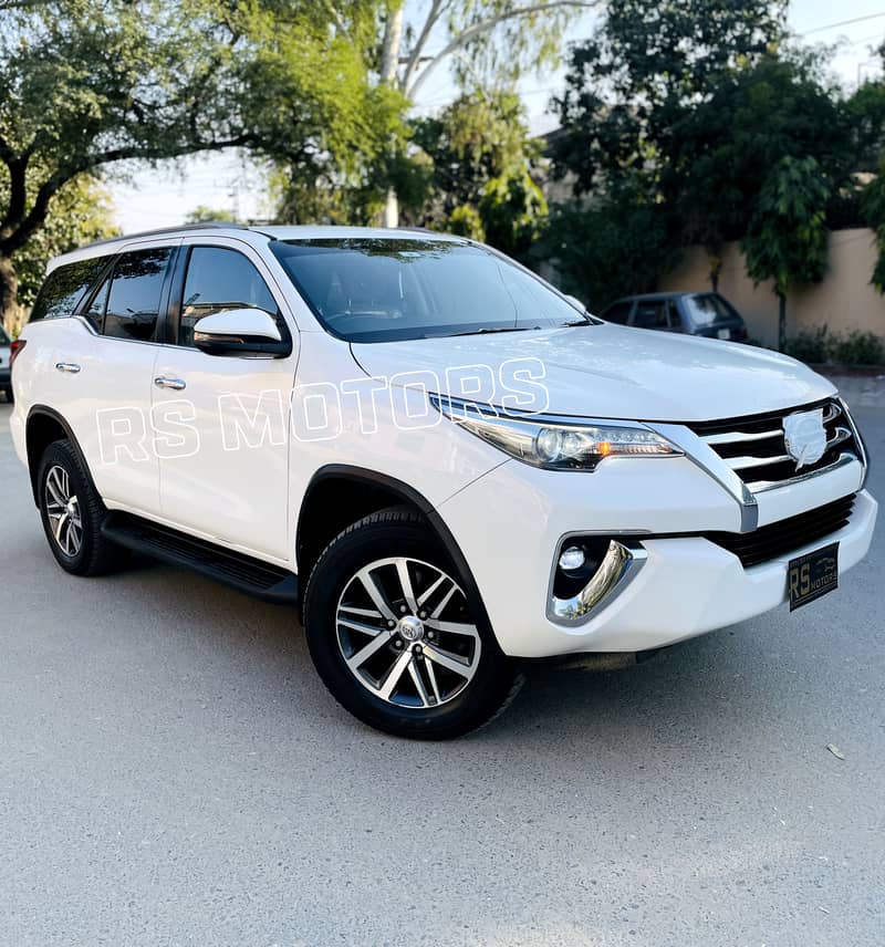 Toyota Fortuner V 2020 1
