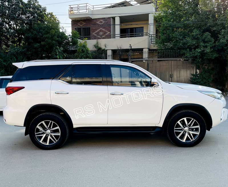 Toyota Fortuner V 2020 6