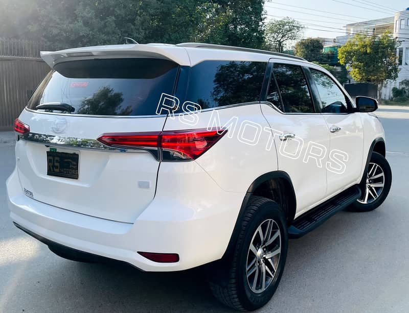 Toyota Fortuner V 2020 7
