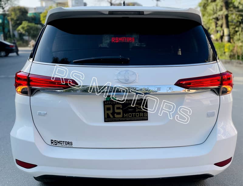 Toyota Fortuner V 2020 8