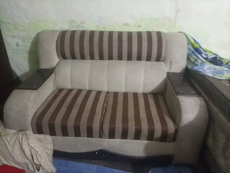 3 seated five seater Molty foam ma sofa ha foam bilkul ok ha 1
