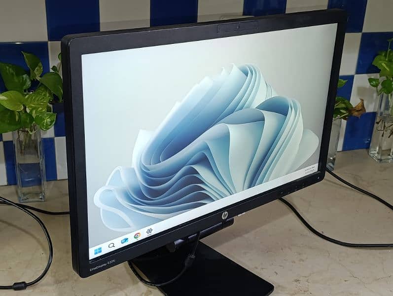 Hp monitor LED 1080p built in camera and microphone 2