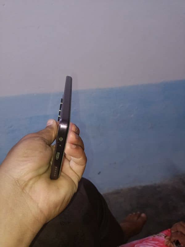Q Mobile Smart 8 9