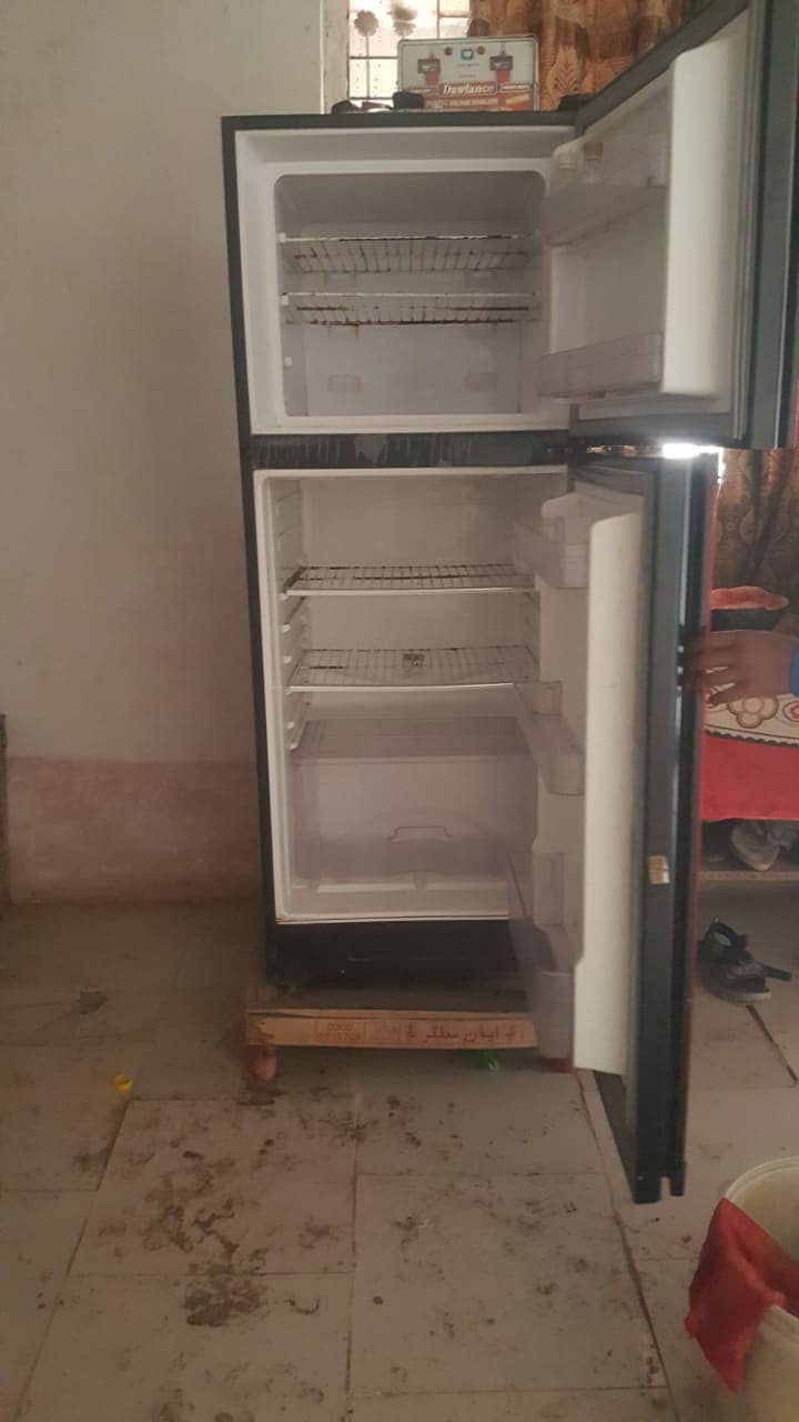 Refrigerator for sale chak 185 g. b Toba tek singh 3