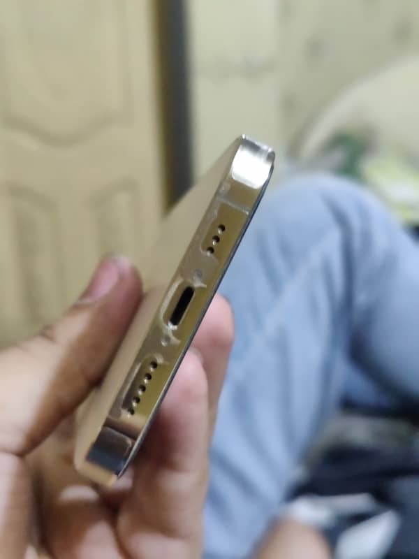 Iphone 13 pro Jv with box and cable 12