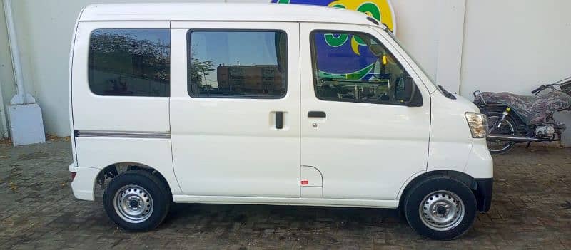 Daihatsu Hijet 2020 3
