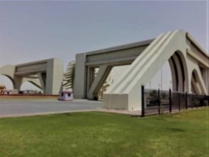 Brand New apartment ready to move prime location in paragon towers bahria town karachi 3