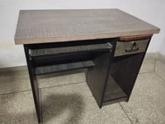 Computer tabel with chair