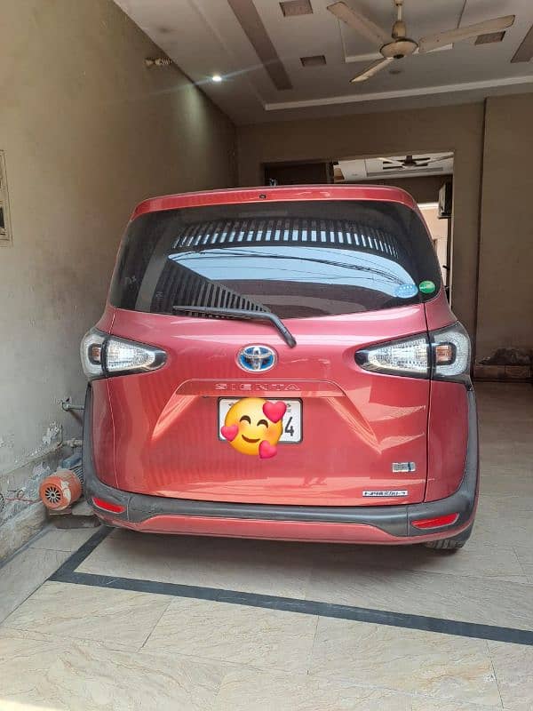 Toyota Sienta 2018 1