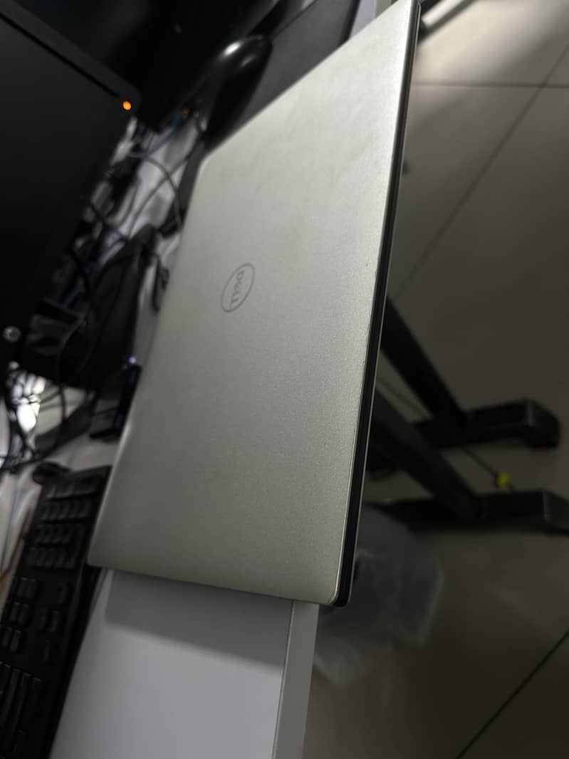 Precision 5540 i7 9th gen vPro 9850H 4
