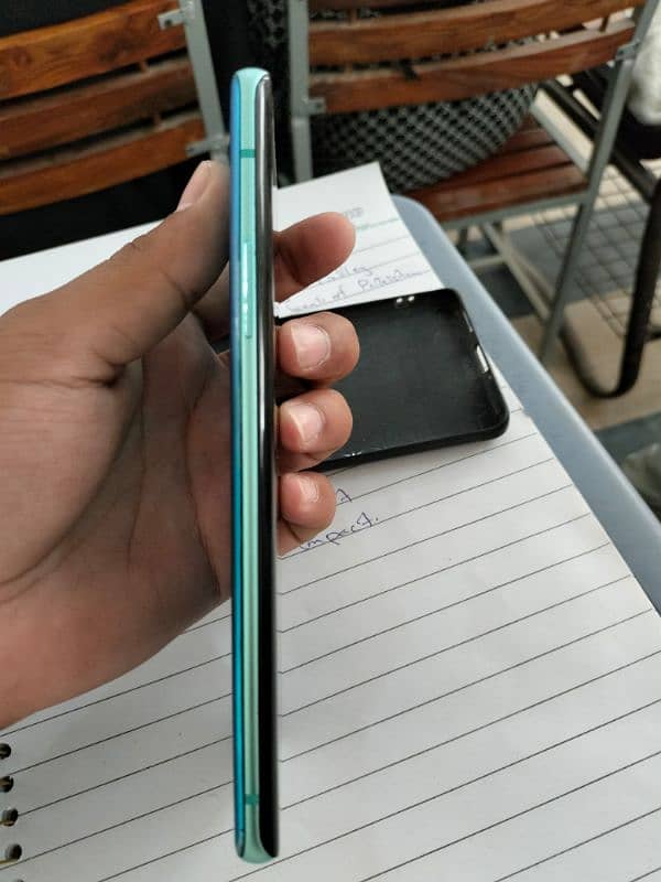 OnePlus 8 pro 12/256gb all ok hai 10/9.5 condition pta approved hai 8
