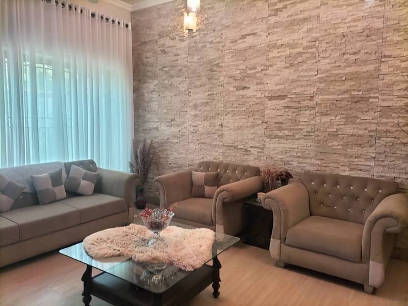 Seven seater sofa set in excellent condition 2