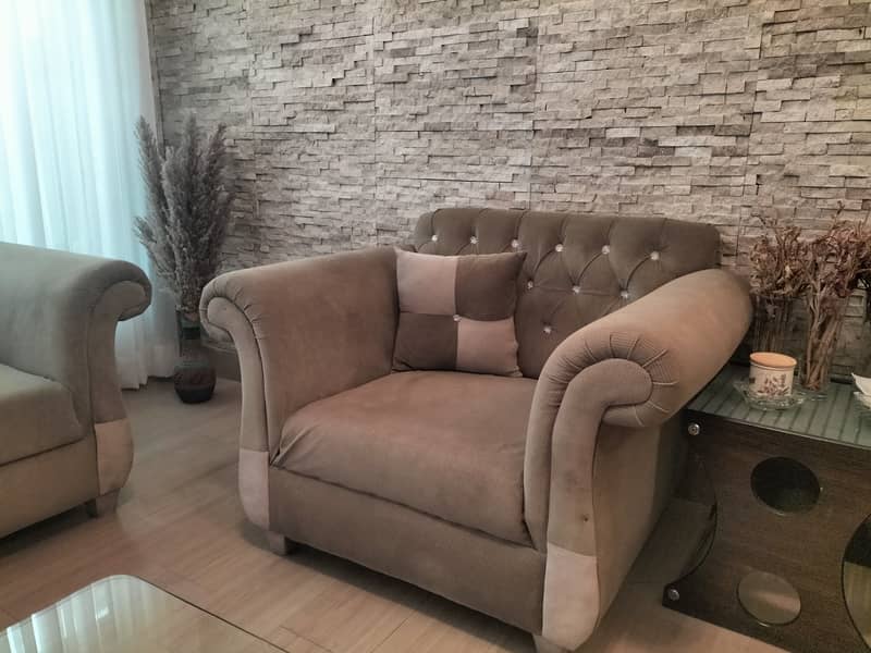 Seven seater sofa set in excellent condition 4