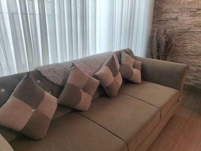 Seven seater sofa set in excellent condition 6