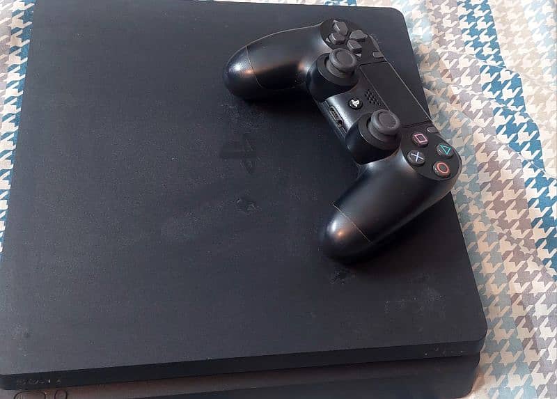 Ps4 Slim 500 GB with one controller and one game GTA 5 0