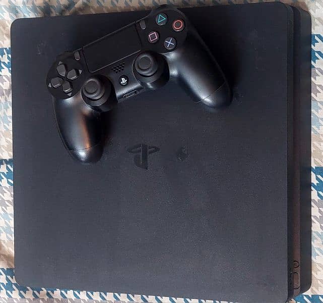 Ps4 Slim 500 GB with one controller and one game GTA 5 1