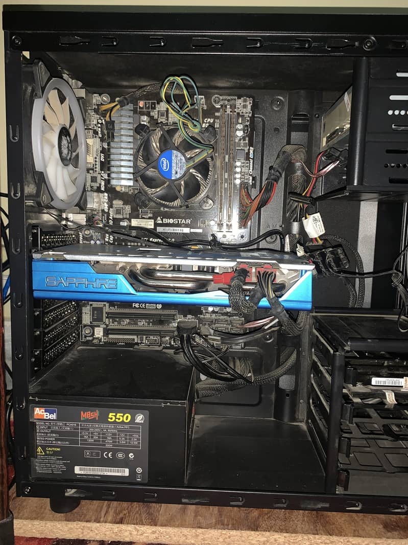 High-Performance Gaming Setup - i7 4770, RX 590 SE, 16GB RAM, SSD 1
