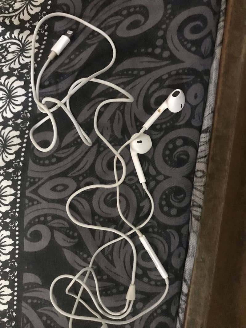iphone handfree 1